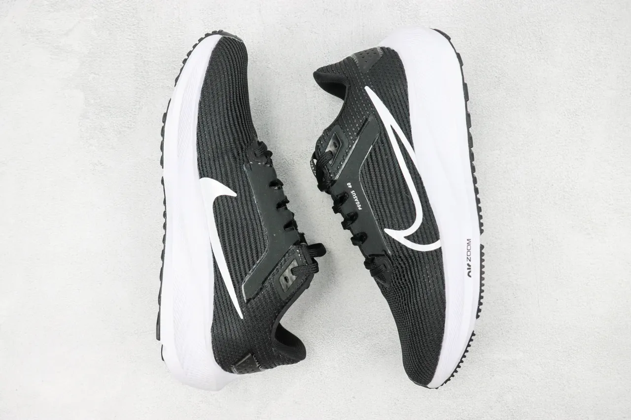 Nike Pegasus 40 Zapatillas de correr Negro y Blanco 2