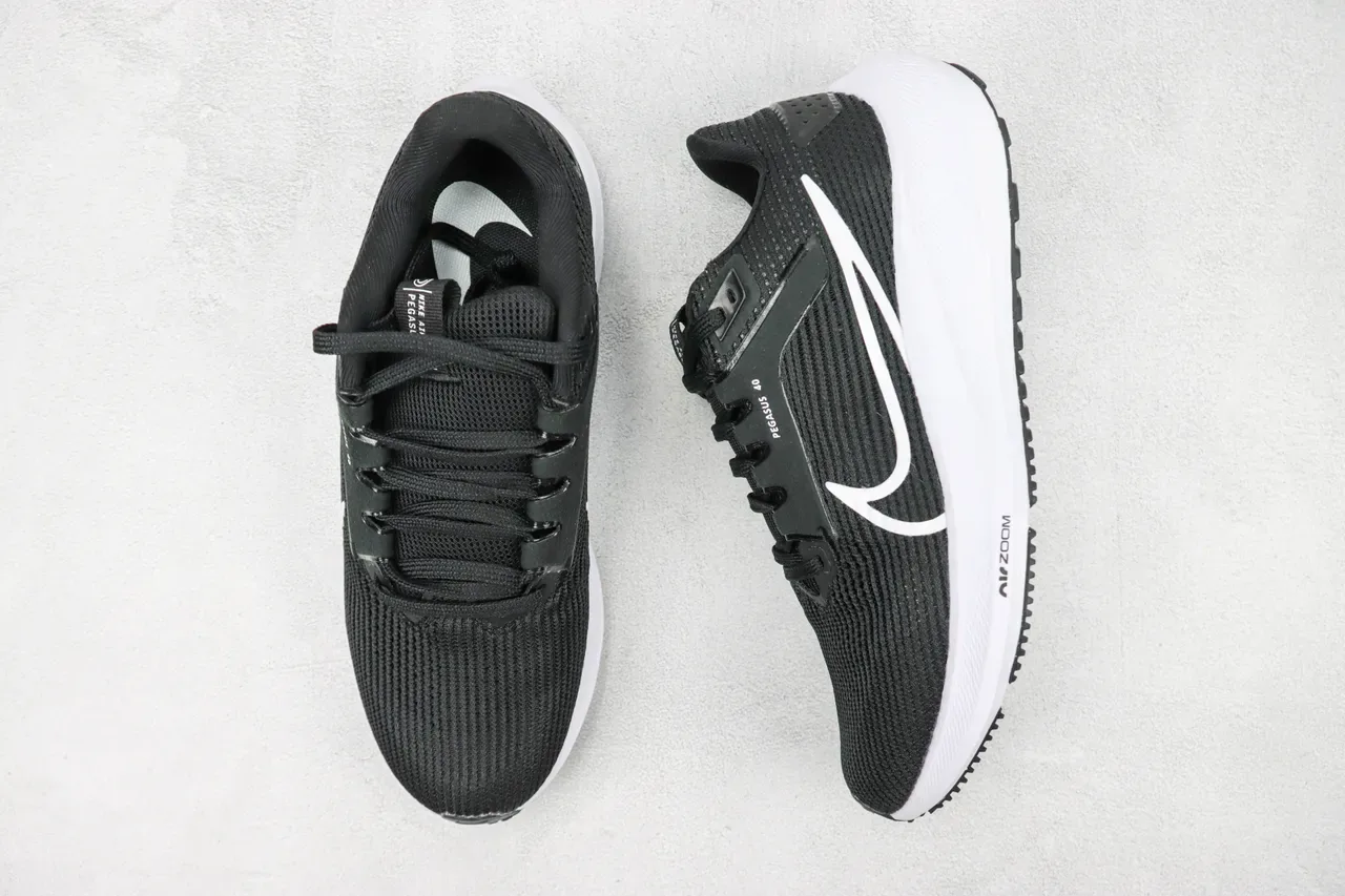 Nike Pegasus 40 Zapatillas de correr Negro y Blanco 3