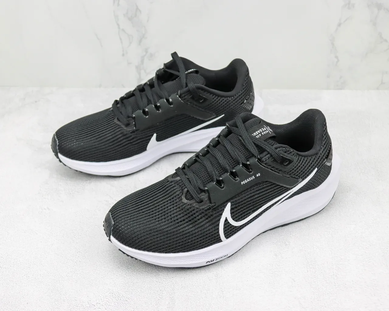 Nike Pegasus 40 Zapatillas de correr Negro y Blanco 4