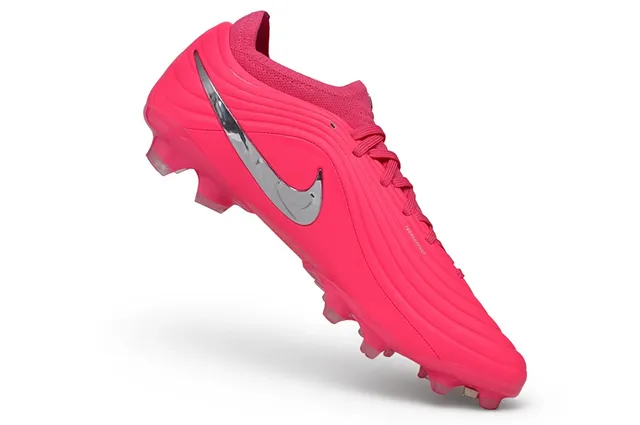 Nike Phantom GT rosa prata texturizado com onda upper sintético Metallic Swoosh sapatos de futebol para gramado firme 2