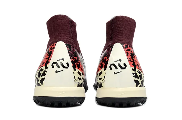 Nike Phantom GT Turf chaussures de football bordeaux avec imprimé léopard pour pelouse 4
