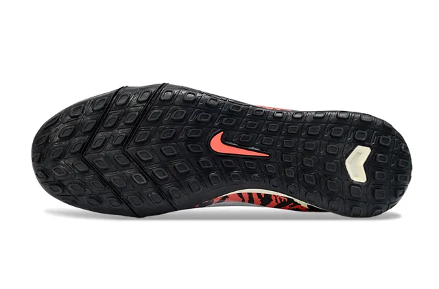 Nike Phantom GT Turf chaussures de football bordeaux avec imprimé léopard pour pelouse 6