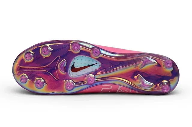Nike حذاء كرة القدم مع تدرج قزحي الألوان الوردي والأرجواني وسووش نيون ليمون للأرضية الصلبة 6