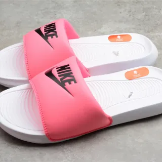 Nike गुलाबी सफेद चौड़ी पट्टी मोल्डेड फुटबेड चप्पल