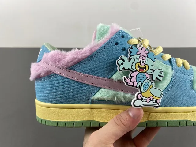 Nike SB Dunk Low velours côtelé fausse fourrure patch cartoon chaussures de skateboard 3