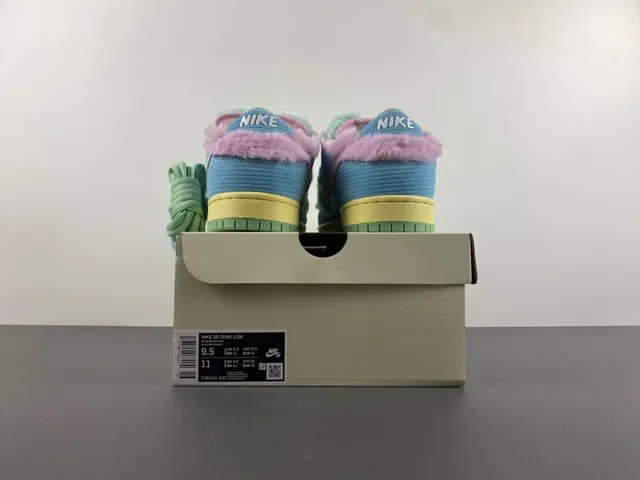 Nike SB Dunk Low velours côtelé fausse fourrure patch cartoon chaussures de skateboard 18