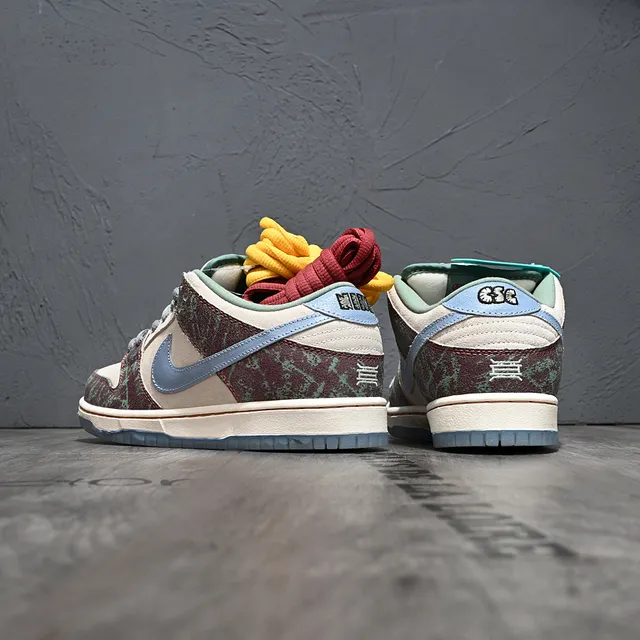 Nike SB Dunk Low Cracked Print Skateboard Shoes 3