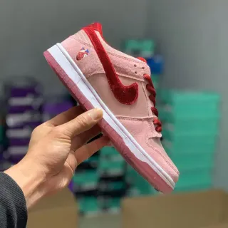 Nike SB Dunk Low 心粉红滑板鞋