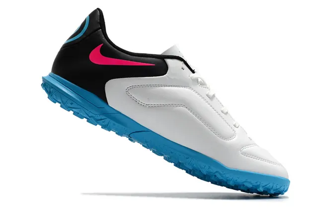 Nike Tiempo Blanc et Bleu Low-Cut Lacets Perforé Haut Turf Chaussures de Football 2