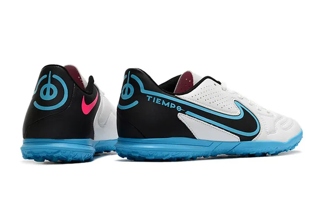 Nike Tiempo Blanc et Bleu Low-Cut Lacets Perforé Haut Turf Chaussures de Football 5