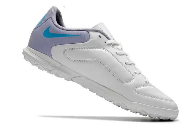 Nike Tiempo Blanc et Bleu Low-Cut Lacets Perforé Haut Turf Chaussures de Football 8