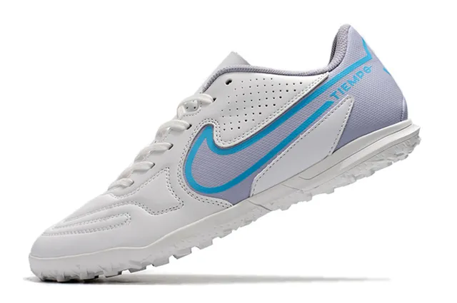Nike Tiempo Blanc et Bleu Low-Cut Lacets Perforé Haut Turf Chaussures de Football 9