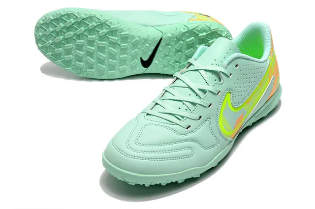 Nike Tiempo Blanc et Bleu Low-Cut Lacets Perforé Haut Turf Chaussures de Football 17