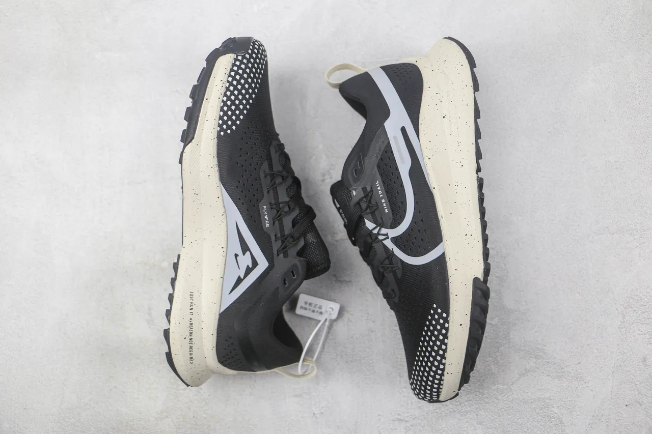 Nike Trail Noir Beige Respirable Maille Ingénierée Supérieure Mousse Speckled Semelle Intermédiaire Chaussures Running 2