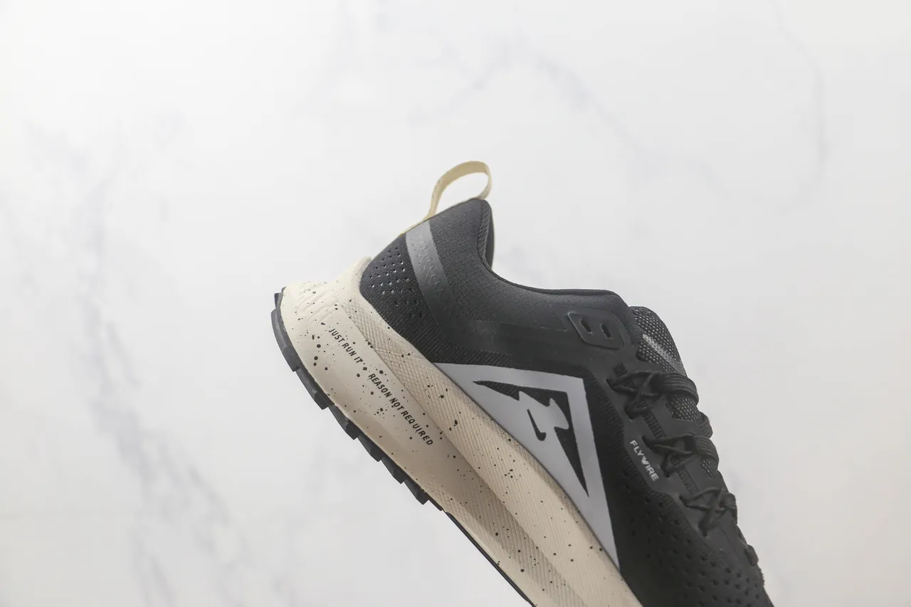 Nike Trail Noir Beige Respirable Maille Ingénierée Supérieure Mousse Speckled Semelle Intermédiaire Chaussures Running 5