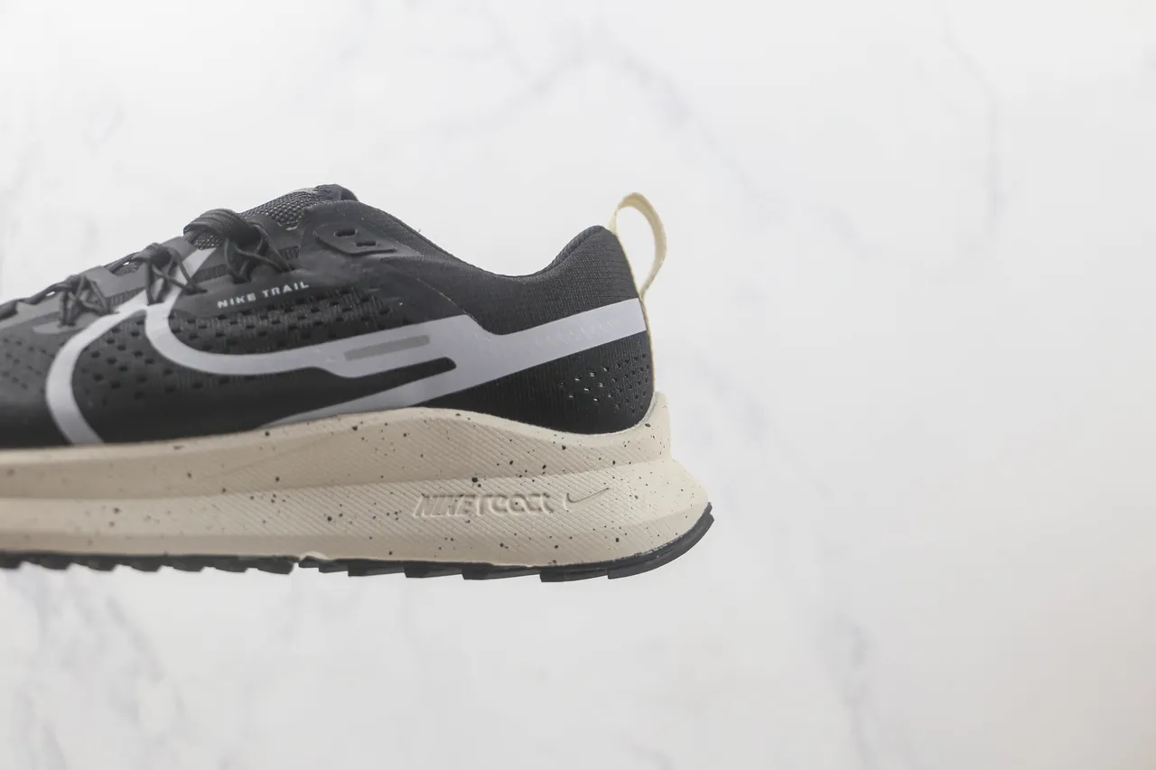 Nike Trail Noir Beige Respirable Maille Ingénierée Supérieure Mousse Speckled Semelle Intermédiaire Chaussures Running 7