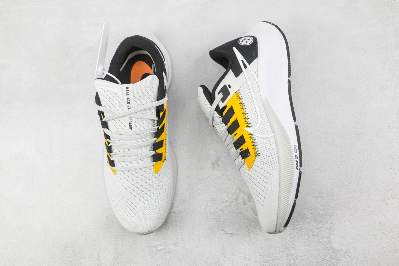 Nike White Black Breathable Engineered Mesh Upper Sculpted Ridged Midsole Running Shoes 3