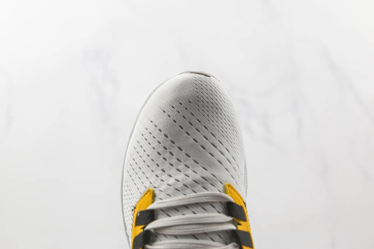 Nike White Black Breathable Engineered Mesh Upper Sculpted Ridged Midsole Running Shoes 6