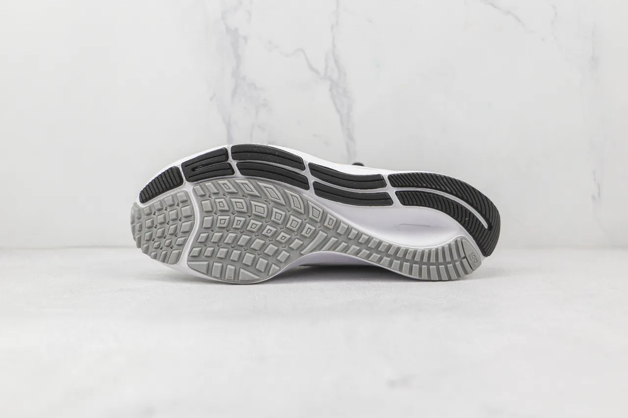 Nike White Black Breathable Engineered Mesh Upper Sculpted Ridged Midsole Running Shoes 8
