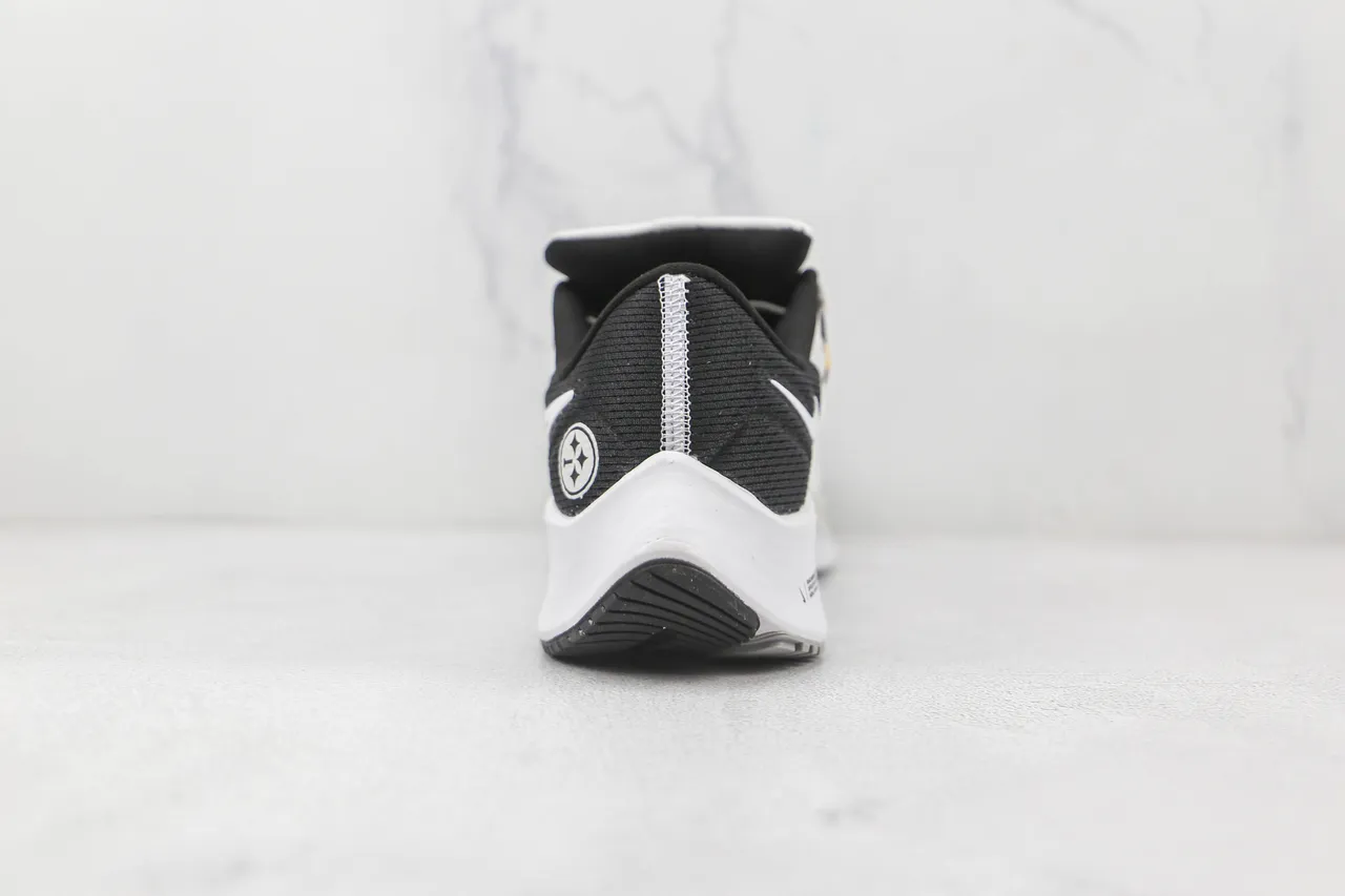 Nike White Black Breathable Engineered Mesh Upper Sculpted Ridged Midsole Running Shoes 9