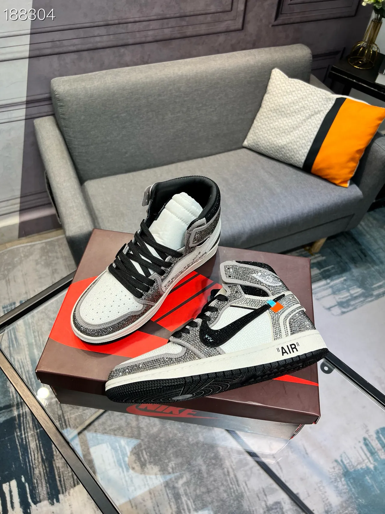 Nike Chaussures de Basketball Hautes Blanches Noires avec Brillants et Superpositions 8