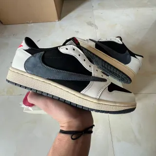 Nike White Black Low-Top Layered Leather-Suede Upper Lifestyle Sneakers