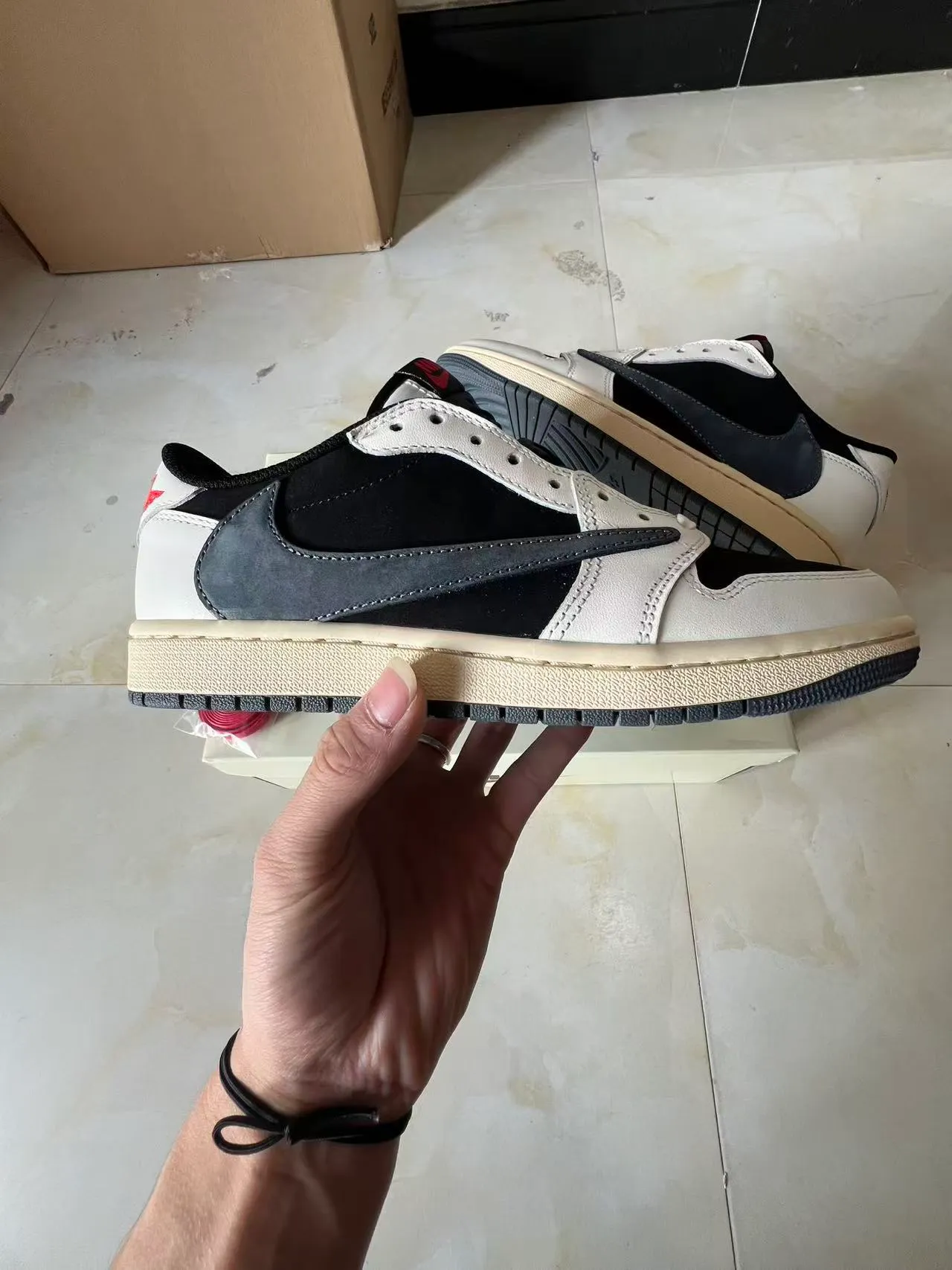 Nike White Black Low-Top Layered Leather-Suede Upper Lifestyle Sneakers 7