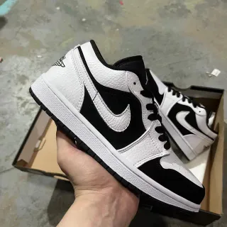 Nike White Black Low-Top Leather And Suede Panel Construction Lifestyle Sneakers