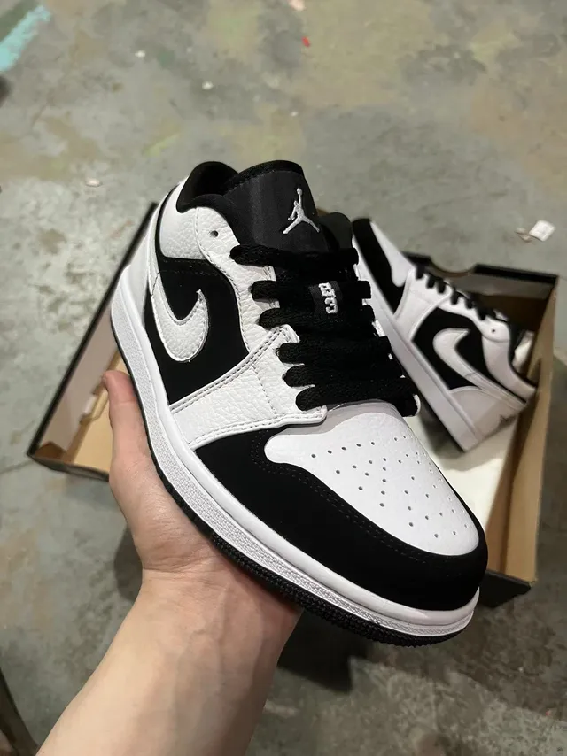 Nike White Black Low-Top Leather And Suede Panel Construction Lifestyle Sneakers 2