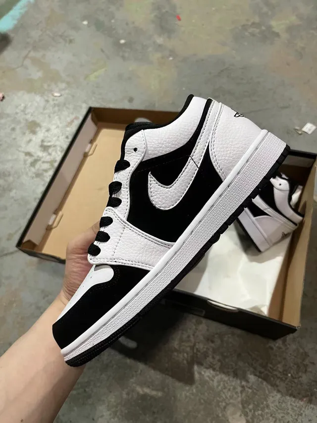 Nike White Black Low-Top Leather And Suede Panel Construction Lifestyle Sneakers 3