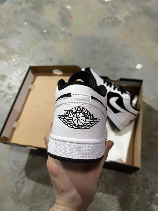 Nike White Black Low-Top Leather And Suede Panel Construction Lifestyle Sneakers 5