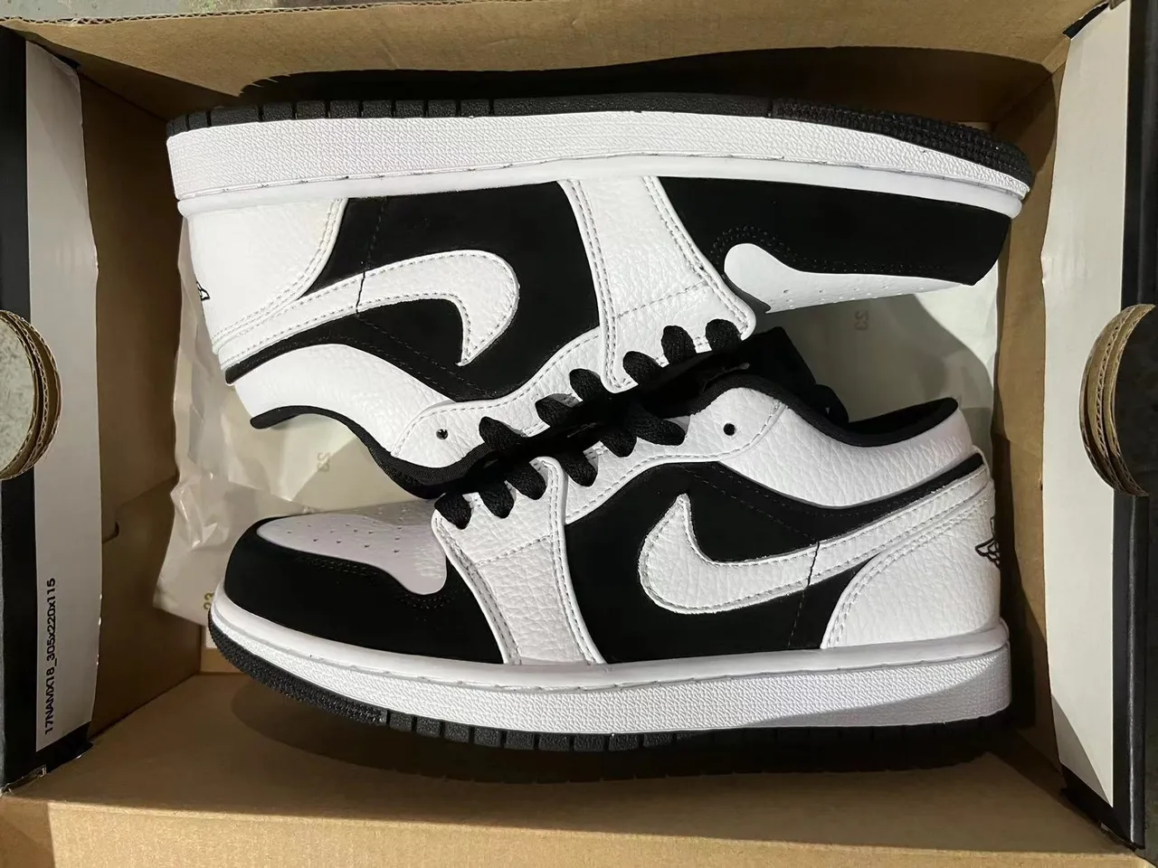Nike White Black Low-Top Leather And Suede Panel Construction Lifestyle Sneakers 6
