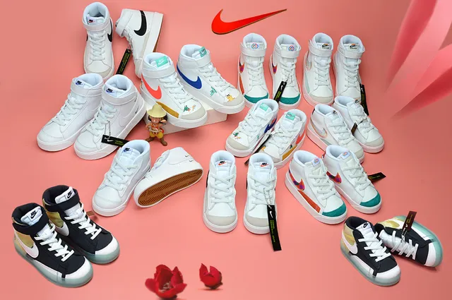 Nike White Black Low-Top Padded Collar Lifestyle Sneakers 2