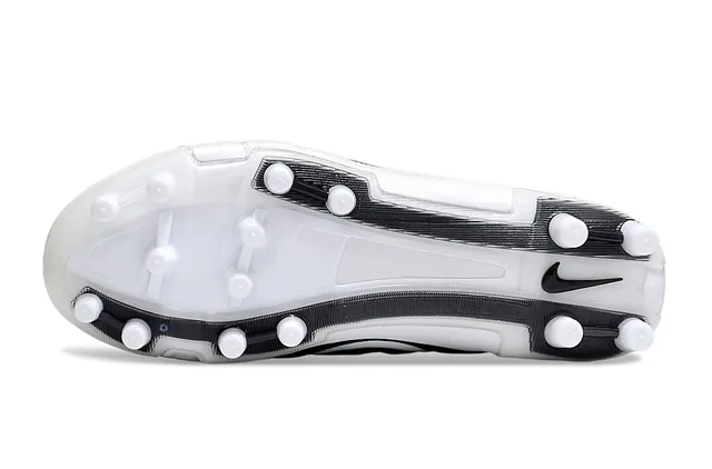Nike White Black Quilted Leather Upper Low-Cut Ankle Firm-Ground Soccer Shoes 6