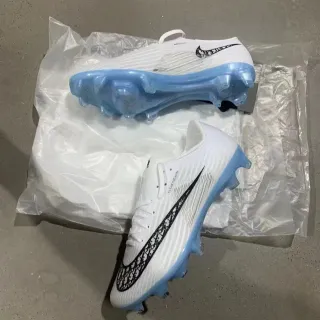 নাইক সাদা নীল Flyknit উপর স্বচ্ছ একমুখী ফার্ম-গ্রাউন্ড ফুটবল জুতো