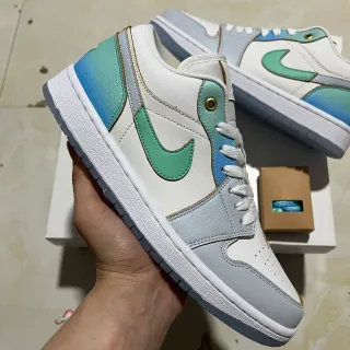 Nike White Blue Low-Top Leather-and-Synthetic Upper Lifestyle Sneakers