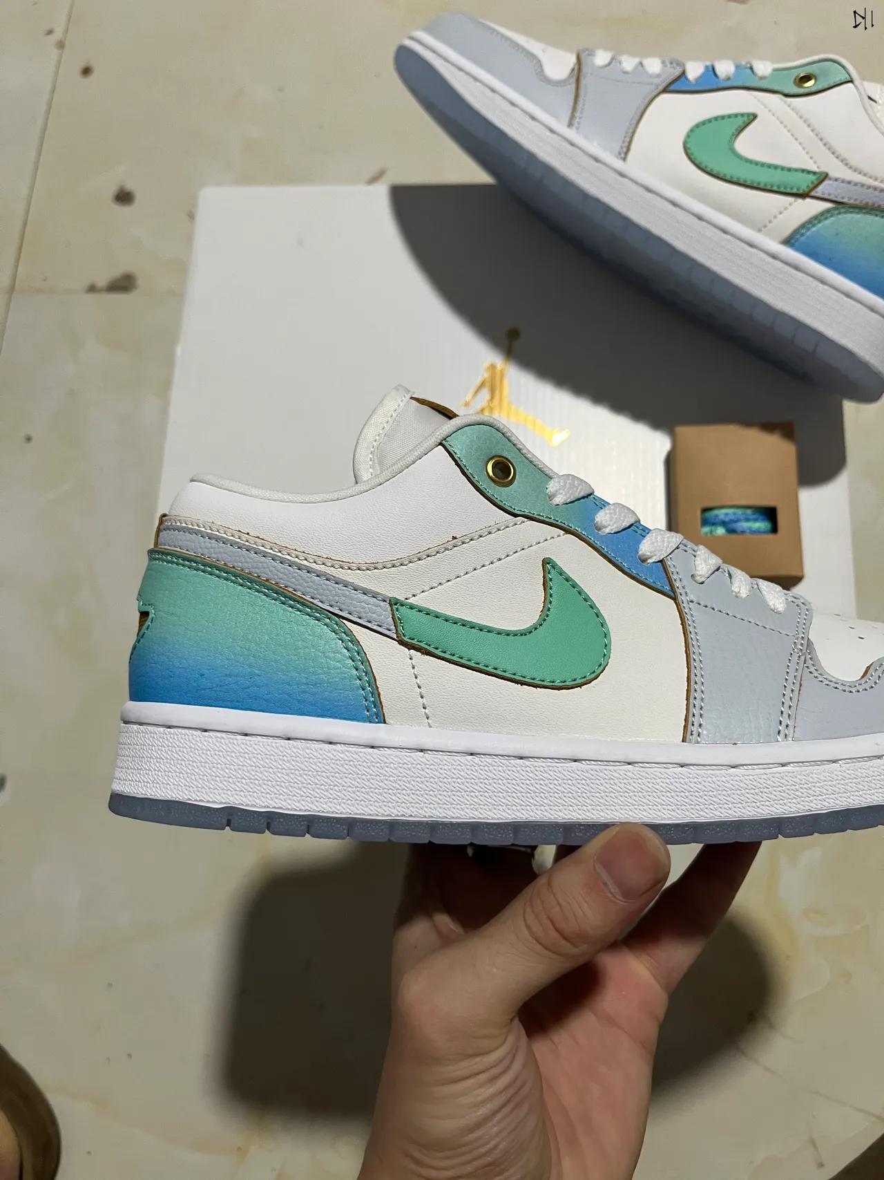 Nike White Blue Low-Top Leather-and-Synthetic Upper Lifestyle Sneakers 4