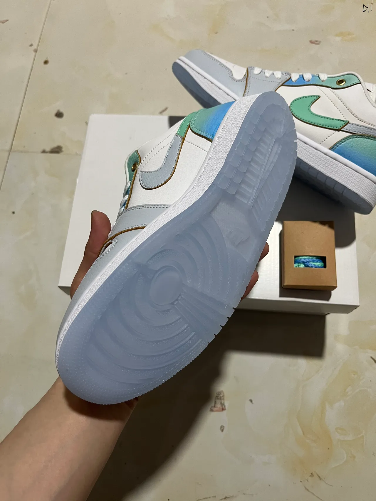 Nike White Blue Low-Top Leather-and-Synthetic Upper Lifestyle Sneakers 6