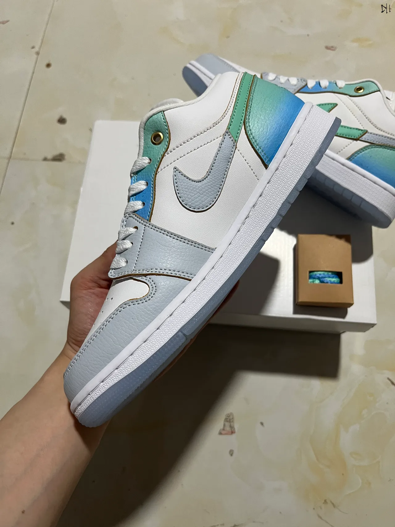 Nike White Blue Low-Top Leather-and-Synthetic Upper Lifestyle Sneakers 7