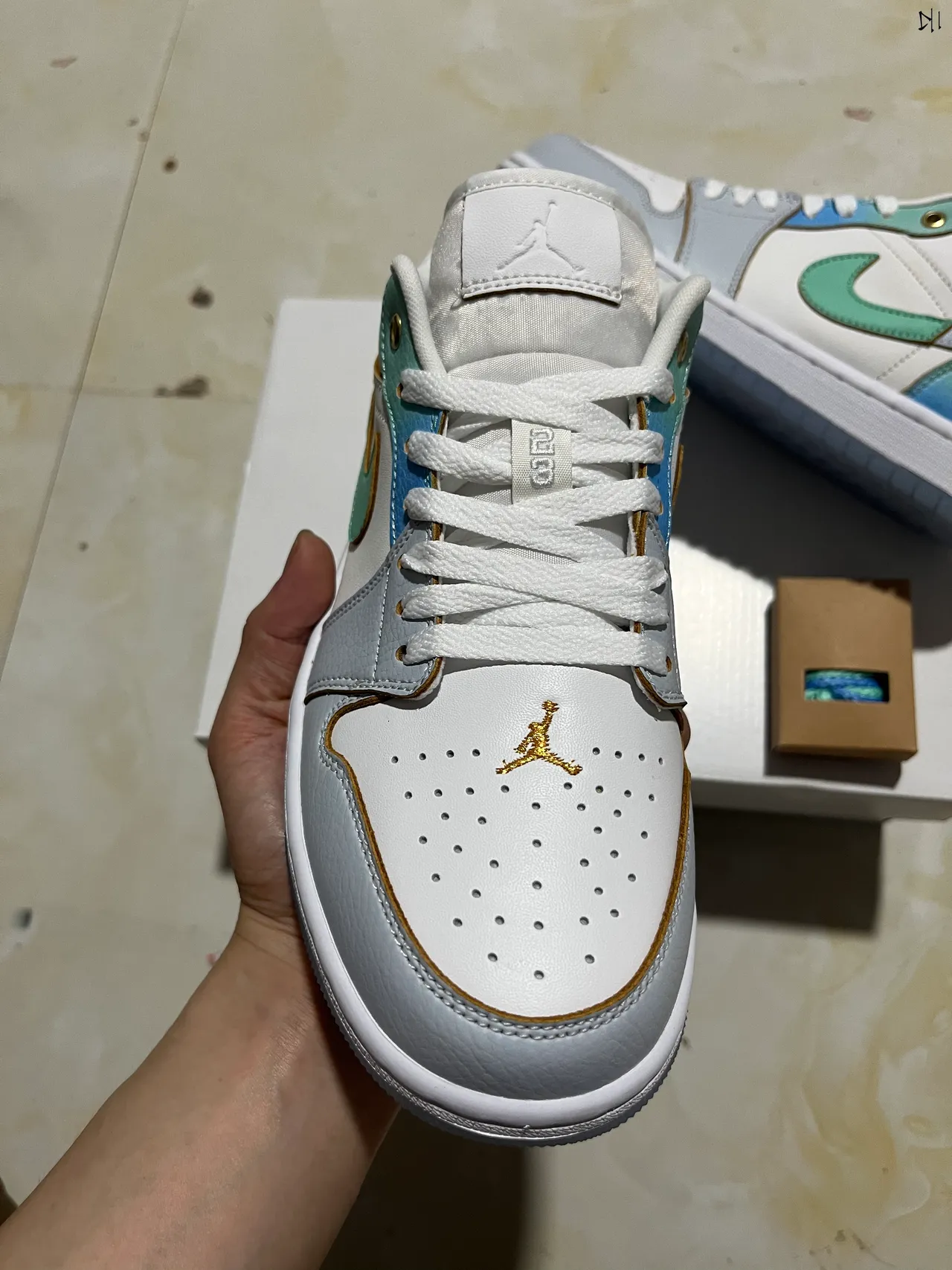 Nike White Blue Low-Top Leather-and-Synthetic Upper Lifestyle Sneakers 9