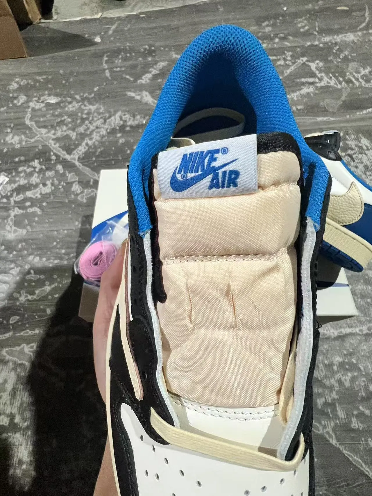 Nike White Blue Low-Top Leather-Panelled Lifestyle Sneakers 4