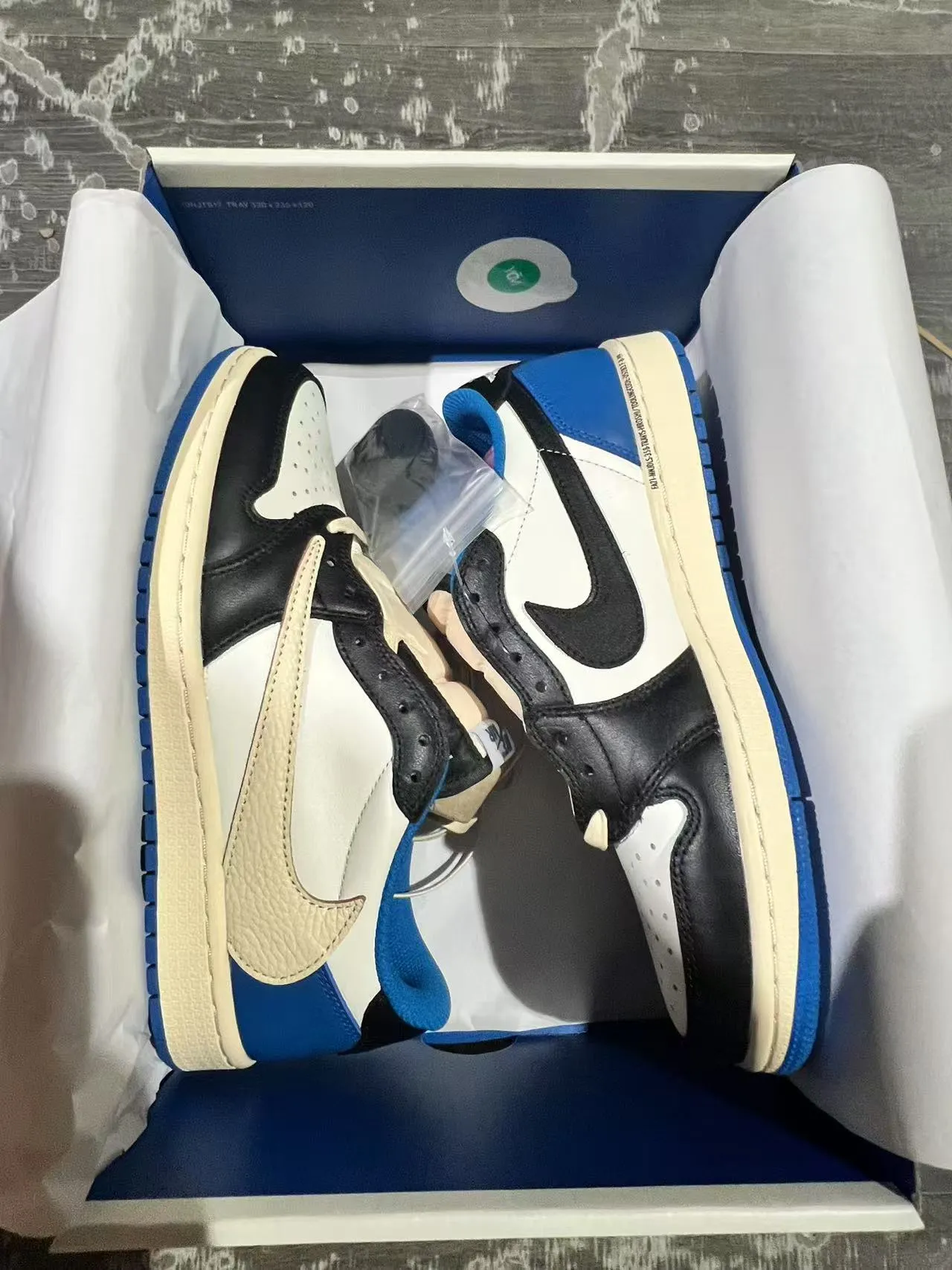 Nike White Blue Low-Top Leather-Panelled Lifestyle Sneakers 9