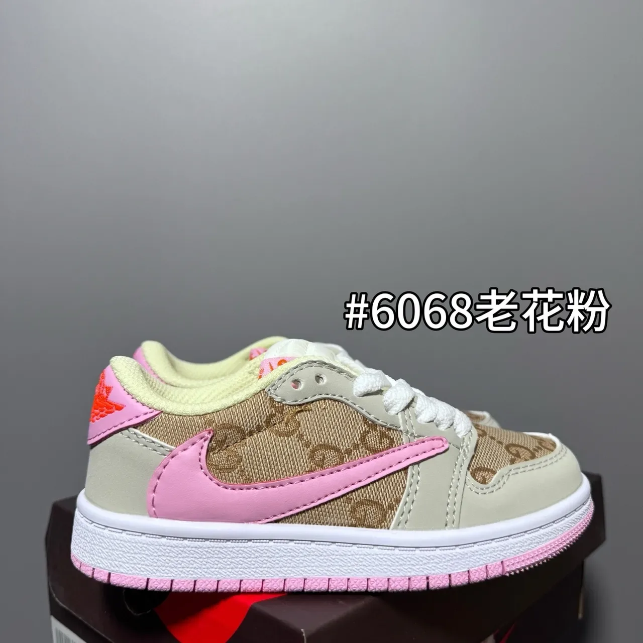 Nike White Blue Low-Top Padded Collar Sneakers 4