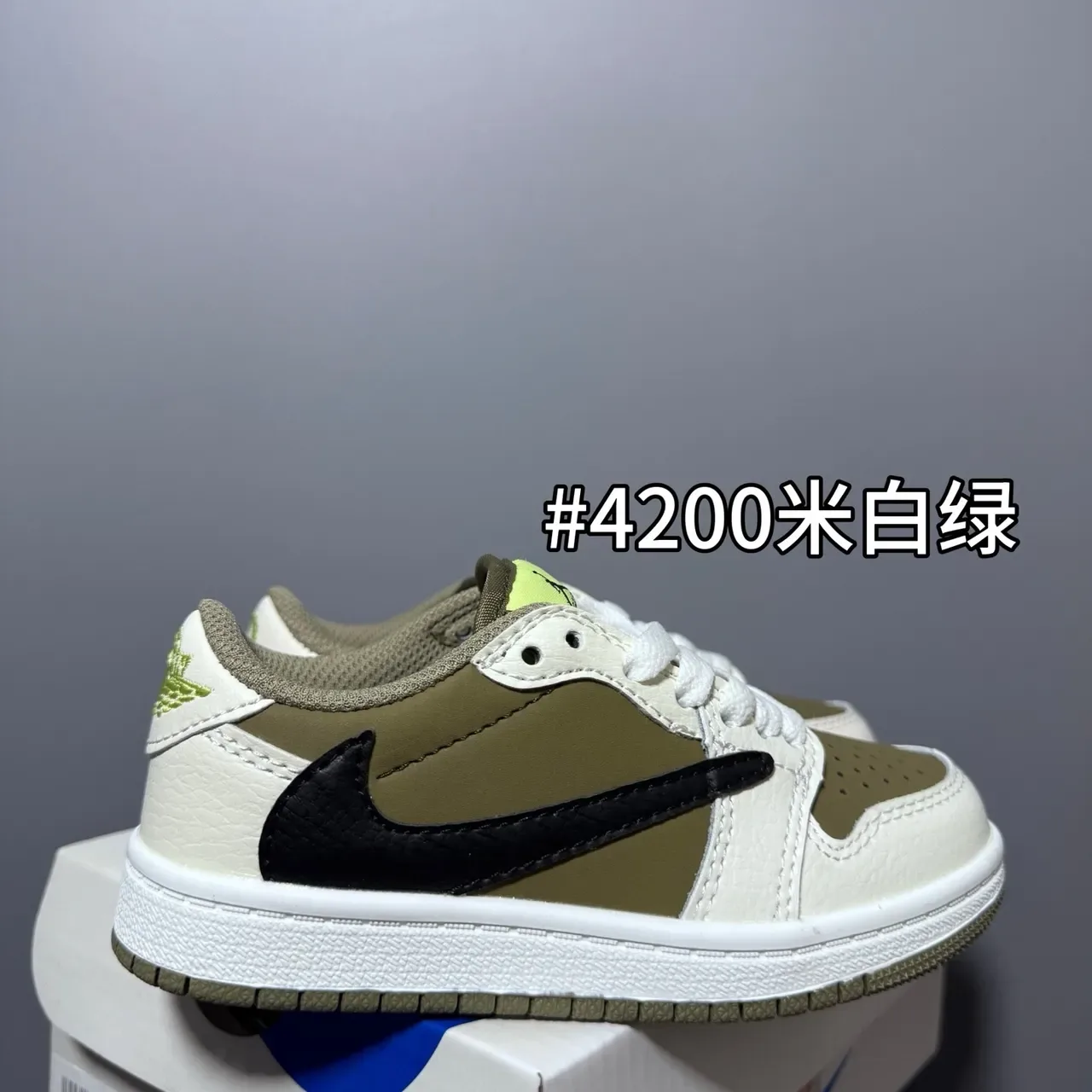 Nike White Blue Low-Top Padded Collar Sneakers 5