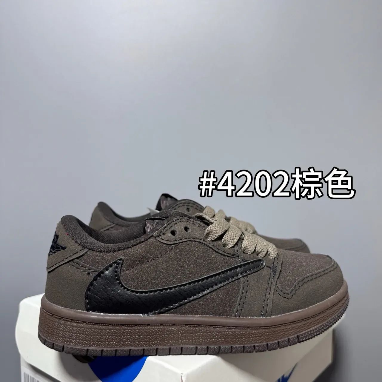 Nike White Blue Low-Top Padded Collar Sneakers 6