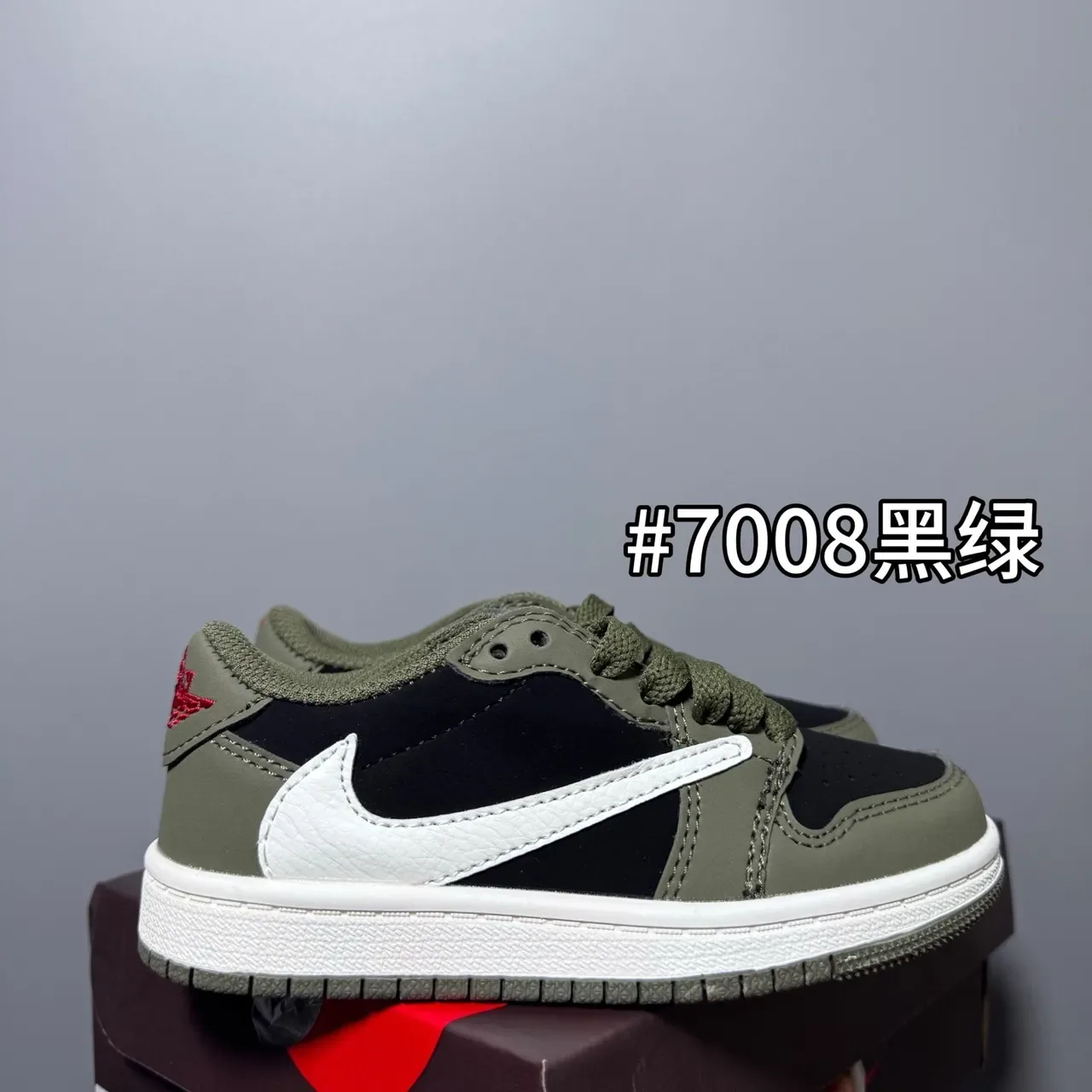 Nike White Blue Low-Top Padded Collar Sneakers 8