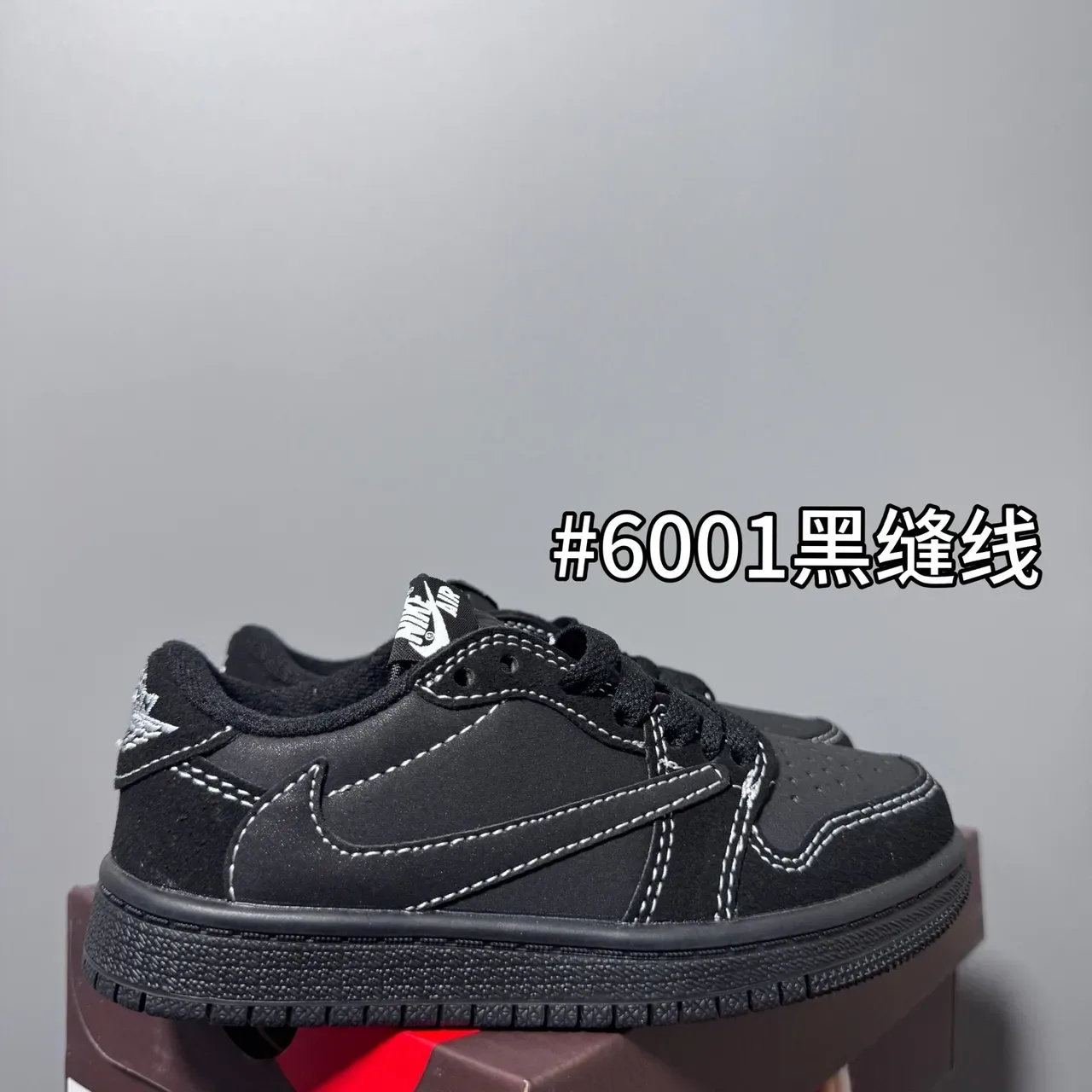 Nike White Blue Low-Top Padded Collar Sneakers 11