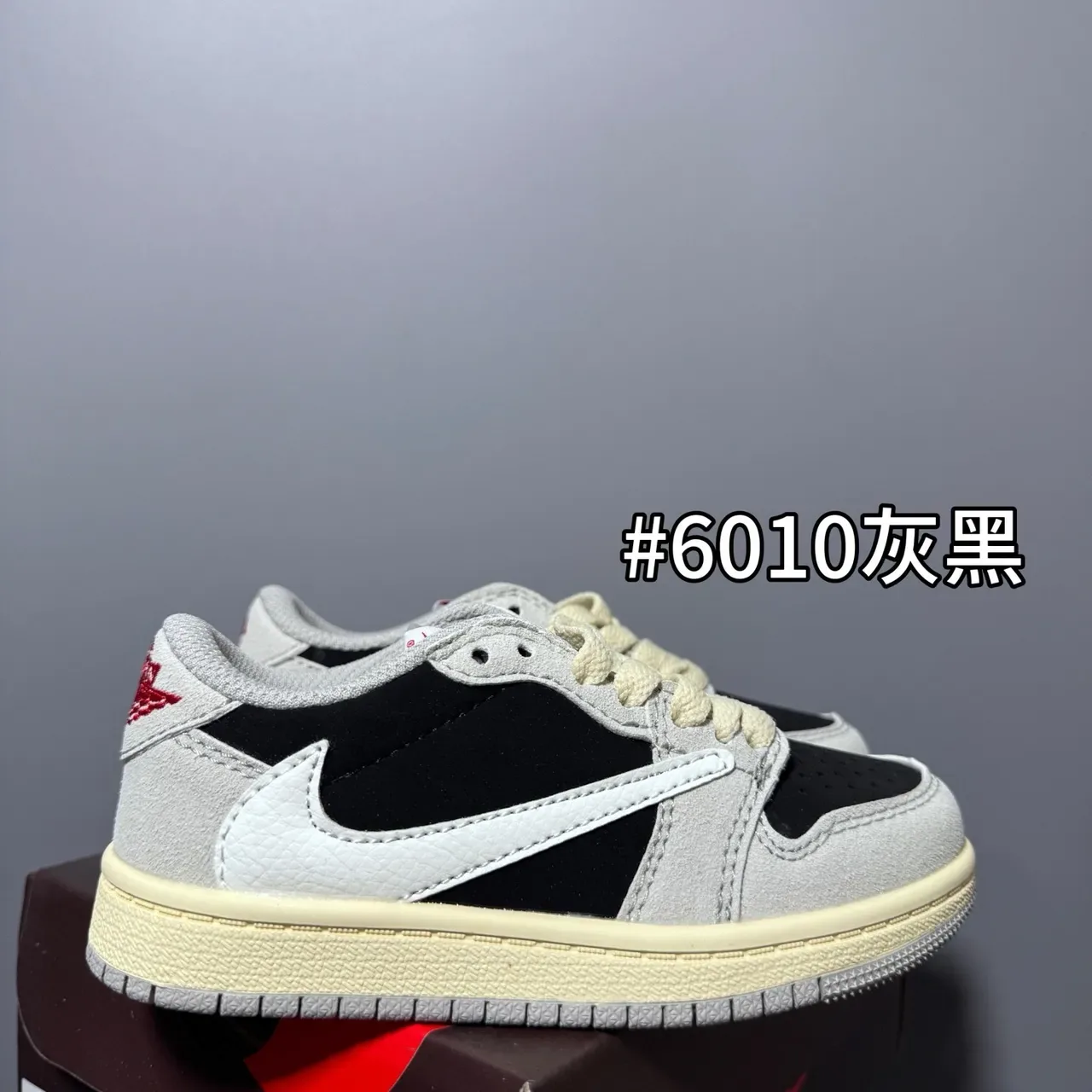 Nike White Blue Low-Top Padded Collar Sneakers 15