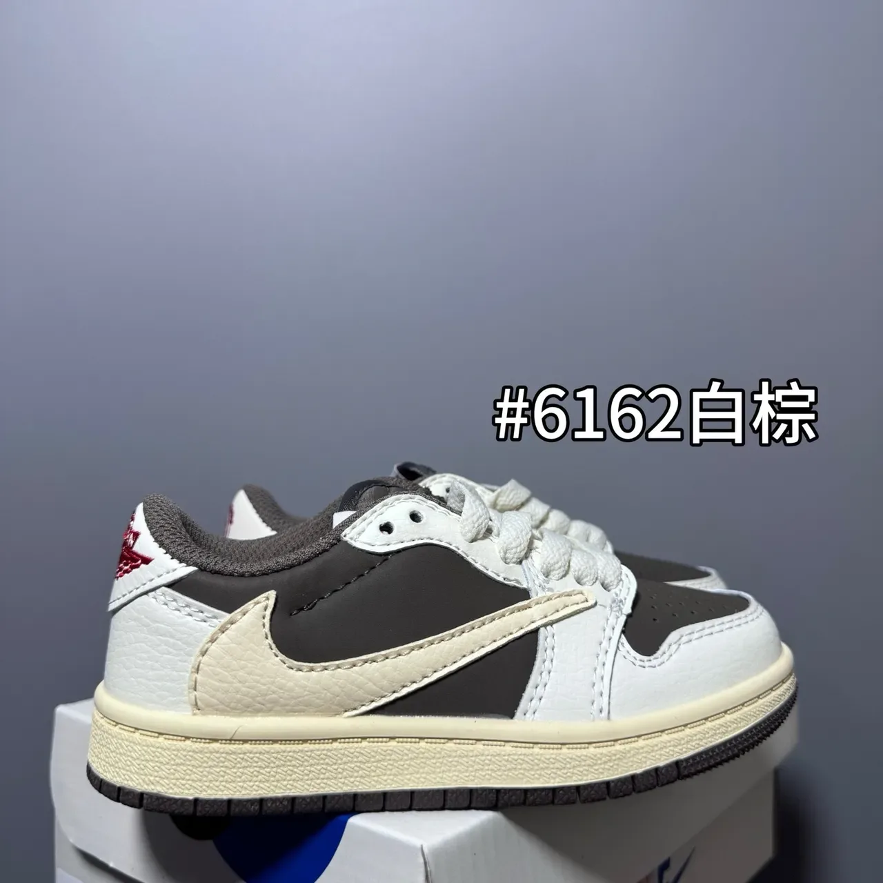 Nike White Blue Low-Top Padded Collar Sneakers 22
