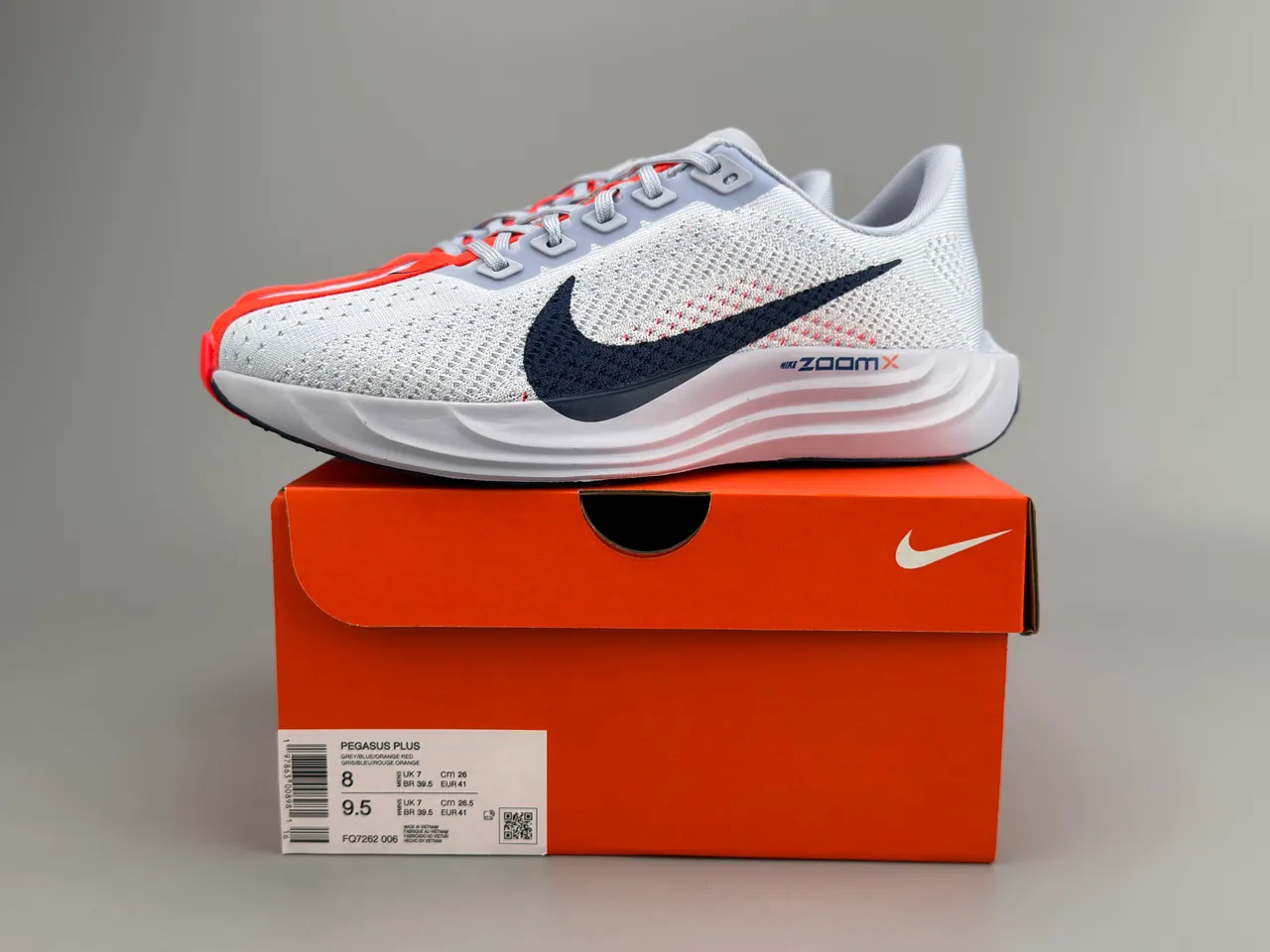 Nike White Navy Engineered Knit Upper Sculpted ZoomX Midsole Running Shoes 2